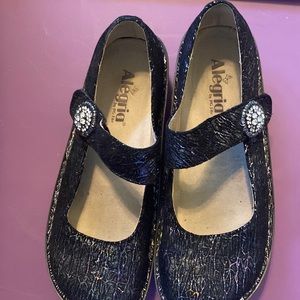 Black and silver great shoes